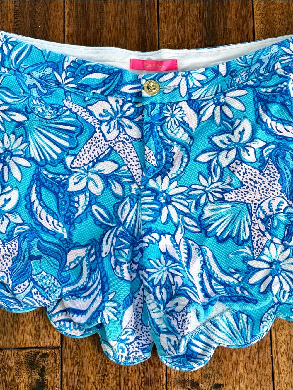 Lilly Pulitzer - Sound the Sirens- Women's Scallop Hem Shorts - Blue